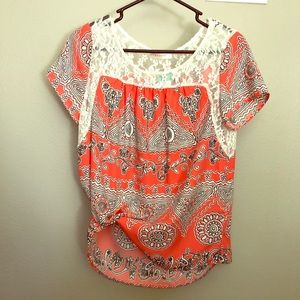 Short, lace sleeves, flowy, blouse